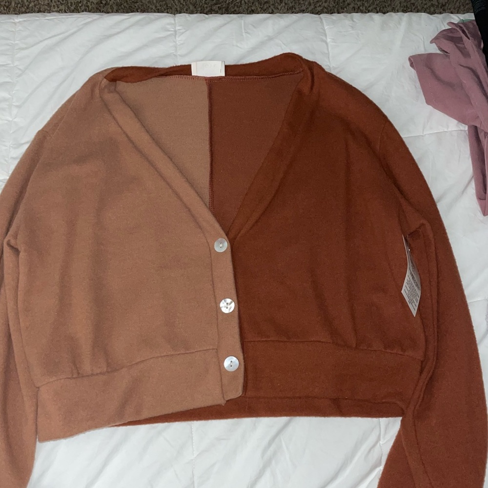 boutique two toned cropped sweater